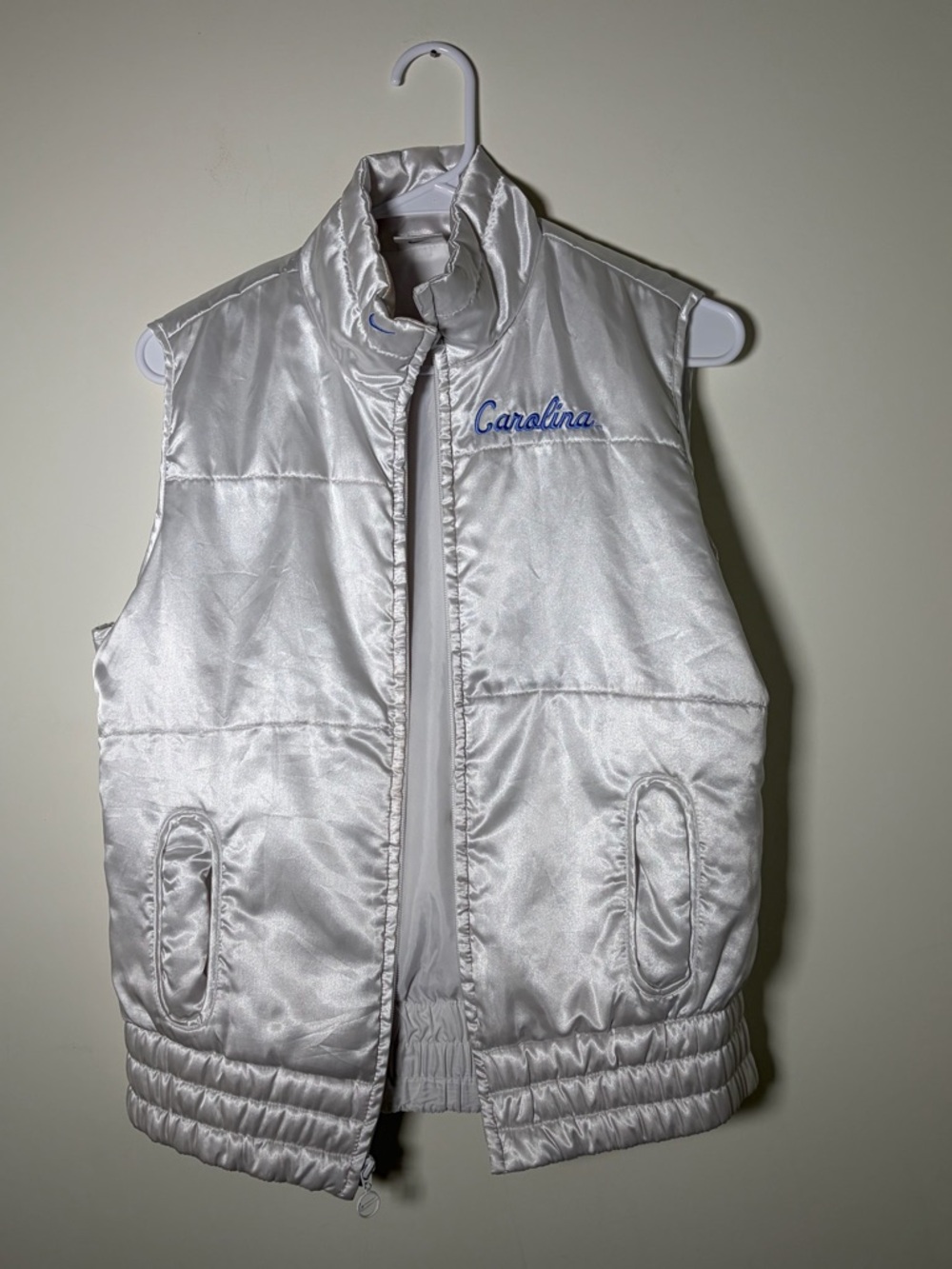 Nike Women’s Medium White Satin Puffer Vest University of North Carolina